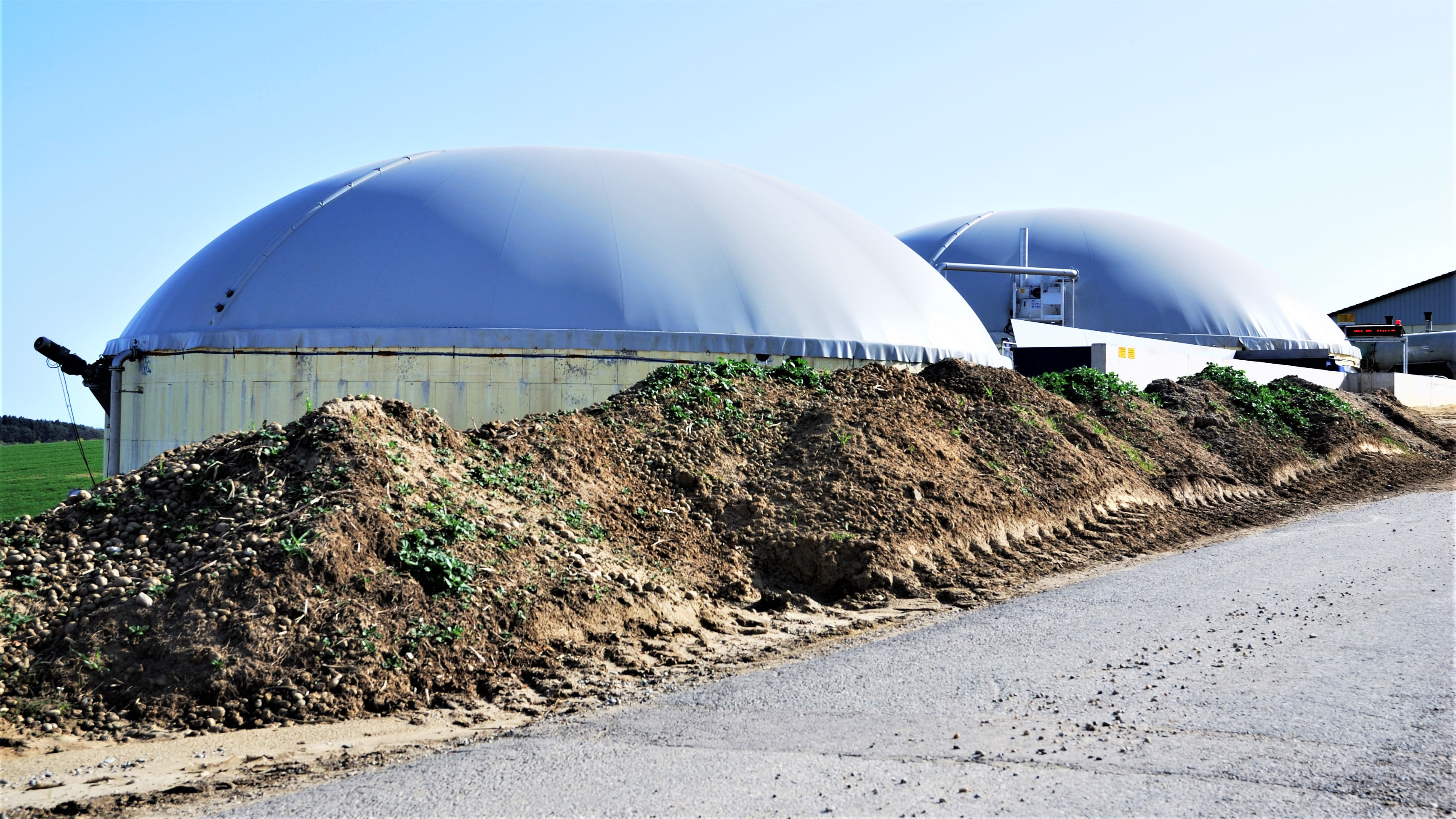 Biogasanlæg ved vejen