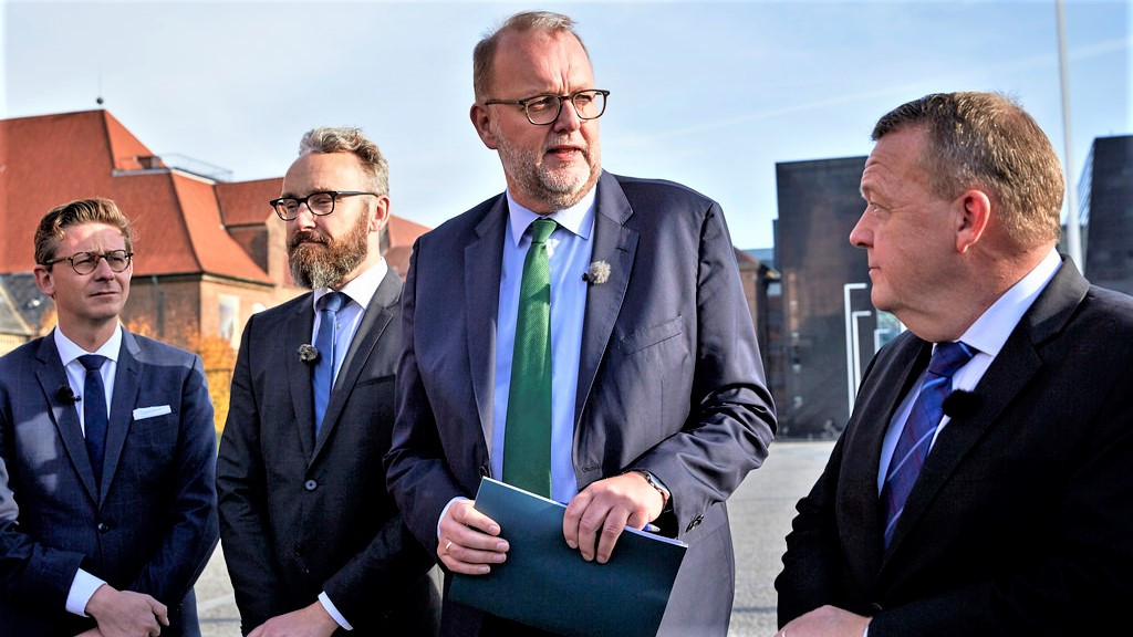 Karsten Lauritzen (V), Ole Birk Olesen (LA), Lars Chr. Lilleholt (V) og Lars Løkke Rasmussen (V) står side om side, da regeringens klima- og luftudspil blev præsenteret i 2018