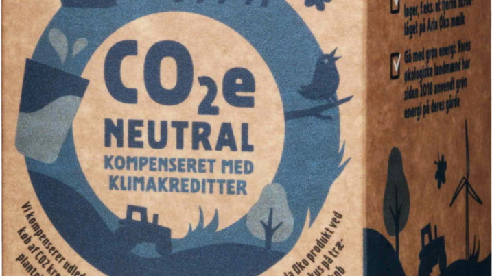 Mærket »CO2-neutral – kompenseret med klimakreditter« er en del af en storstilet kampagne, hvor Arla »tilbyder danskerne en mælk, der ifølge mejeriet er helt CO2-neutral, men regnestykket bag klimakreditterne er for ugennemskuelige, lyder kritikken fra flere sider
