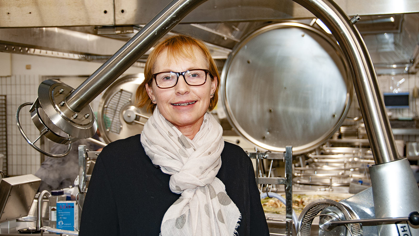 Mona Carøe i køkkenet på Randers Regionshospital