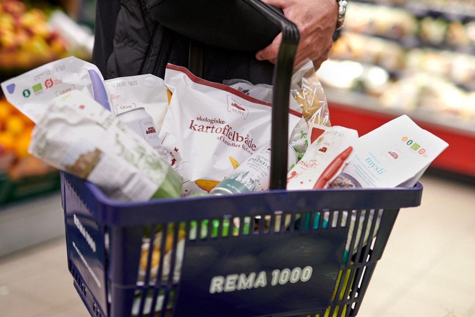 Indkøbskurv med økologiske varer fra Rema 1000