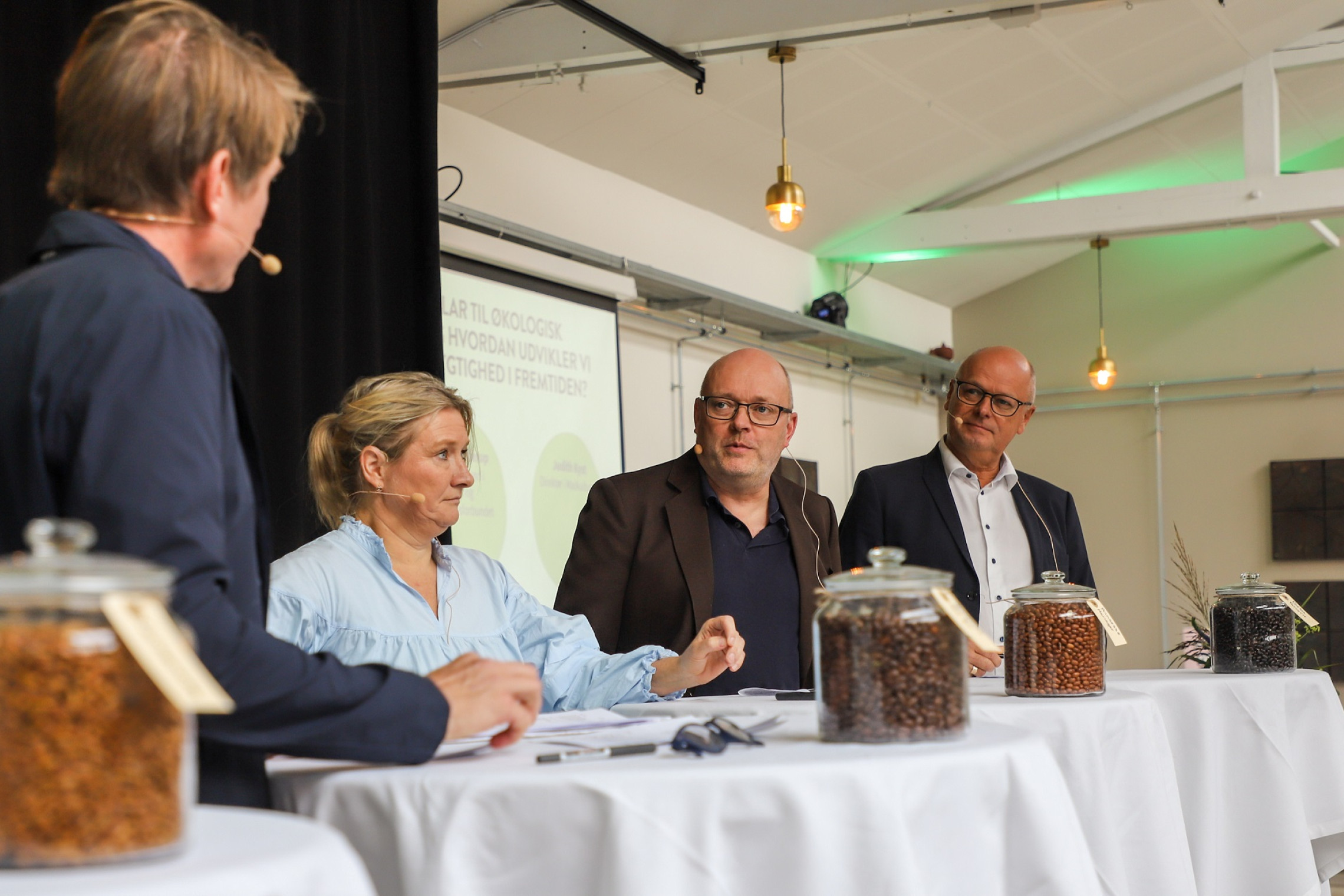 Judith Kyst, Michael Allerup Nielsen og Niels Jensen taler om bæredygtighed ved inspirationsdagen i Kolding